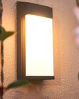 Helvano | Solar-Wandleuchte mit Glasschirm in Schwarz