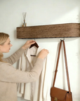 Helvano | Wandregal mit Garderobe & Versteckten Haken aus Eiche