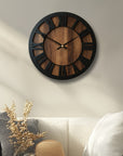 Helvano | Wanduhr aus Holz mit römischen Ziffern