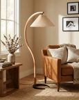 Helvano | Stehlampe aus Buchenholz im Scandi-Stil