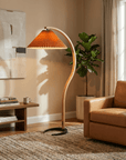 Helvano | Stehlampe aus Buchenholz im Scandi-Stil