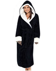 Helvano | Kuscheliger Fleece-Bademantel mit Kapuze für Damen