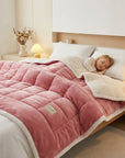 Helvano | Flauschige Flanell-Decke für Sofa & Bett