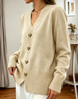 Helvano | Damen Strickjacke mit V-Ausschnitt und Herzknöpfen