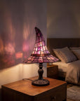 Helvano | Tischlampe aus Buntglas im Hexenhut-Design