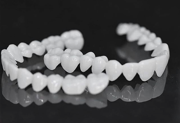 Helvano | Zahnprothese für flexible Zahnabdeckung