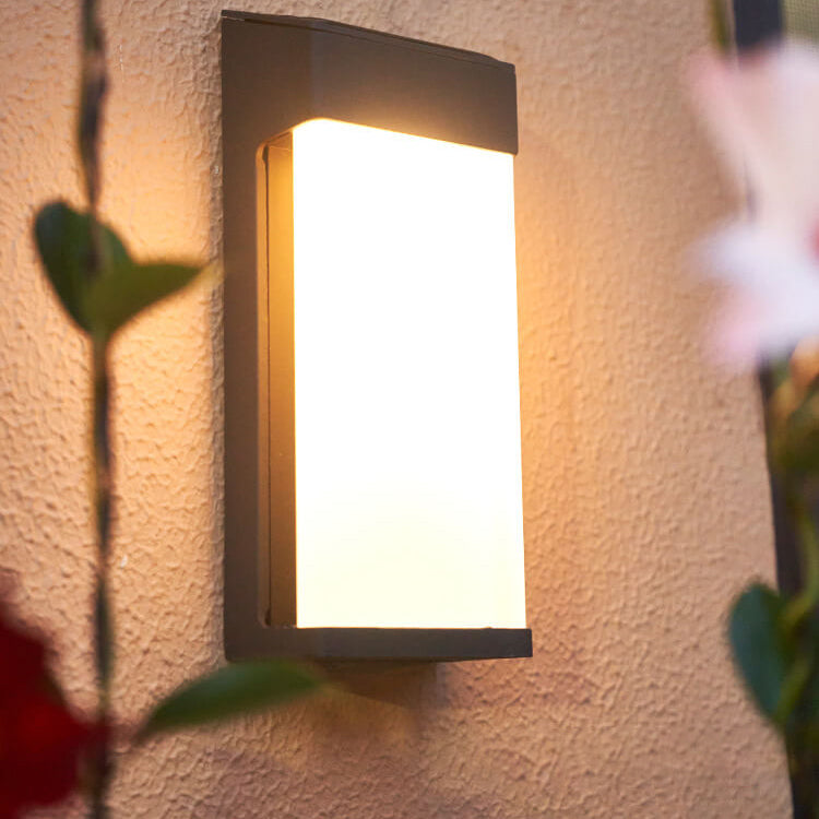 Helvano | Solar-Wandleuchte mit Glasschirm in Schwarz