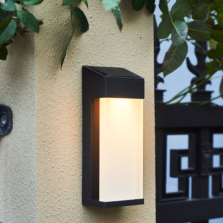 Helvano | Solar-Wandleuchte mit Glasschirm in Schwarz