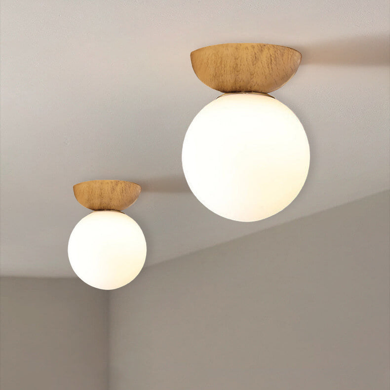 Helvano | Deckenleuchte mit Holz und Glaskugel