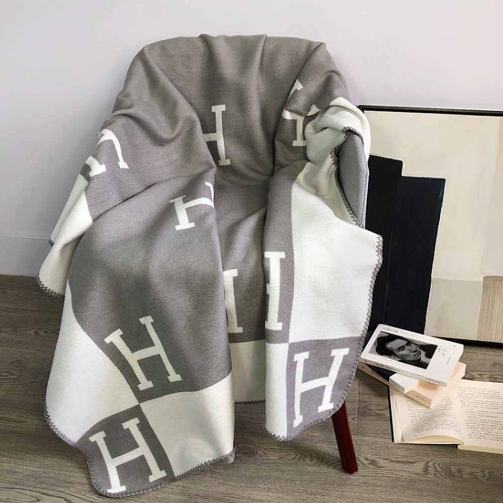 Helvano | Kuschelige Decke für Sofa &amp; Bett in Schwarz