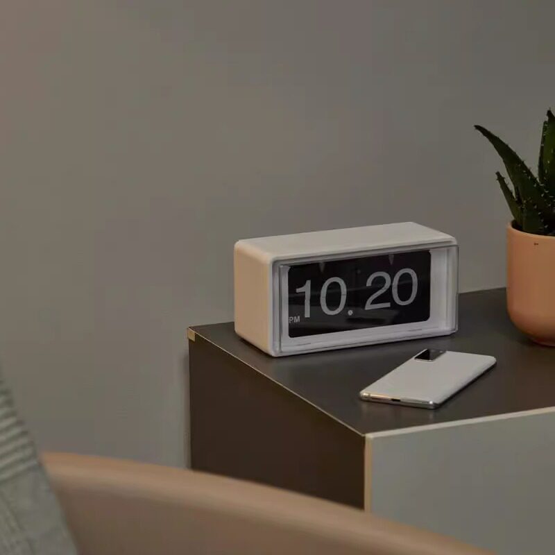 Helvano | Flip Clock im Retro-Stil mit automatischer Anzeige