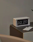 Helvano | Flip Clock im Retro-Stil mit automatischer Anzeige