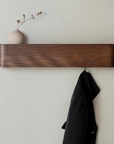 Helvano | Wandregal mit Garderobe & Versteckten Haken aus Eiche