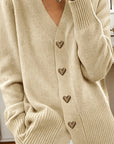 Helvano | Damen Strickjacke mit V-Ausschnitt und Herzknöpfen