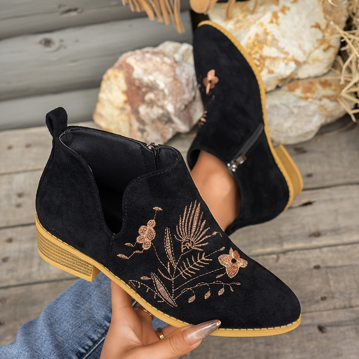 Helvano | Bestickte Stiefeletten mit niedrigem Absatz für Damen