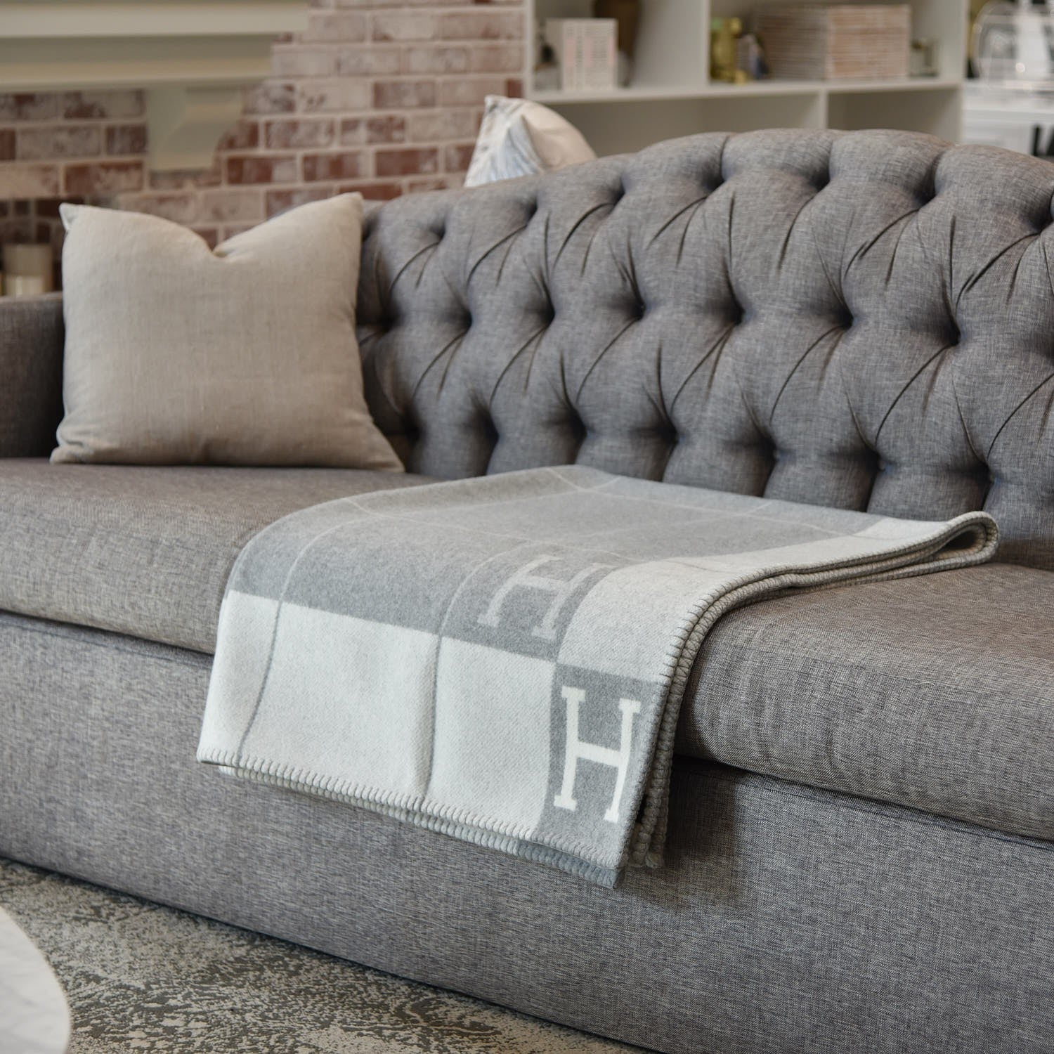 Helvano | Kuschelige Decke für Sofa &amp; Bett in Schwarz