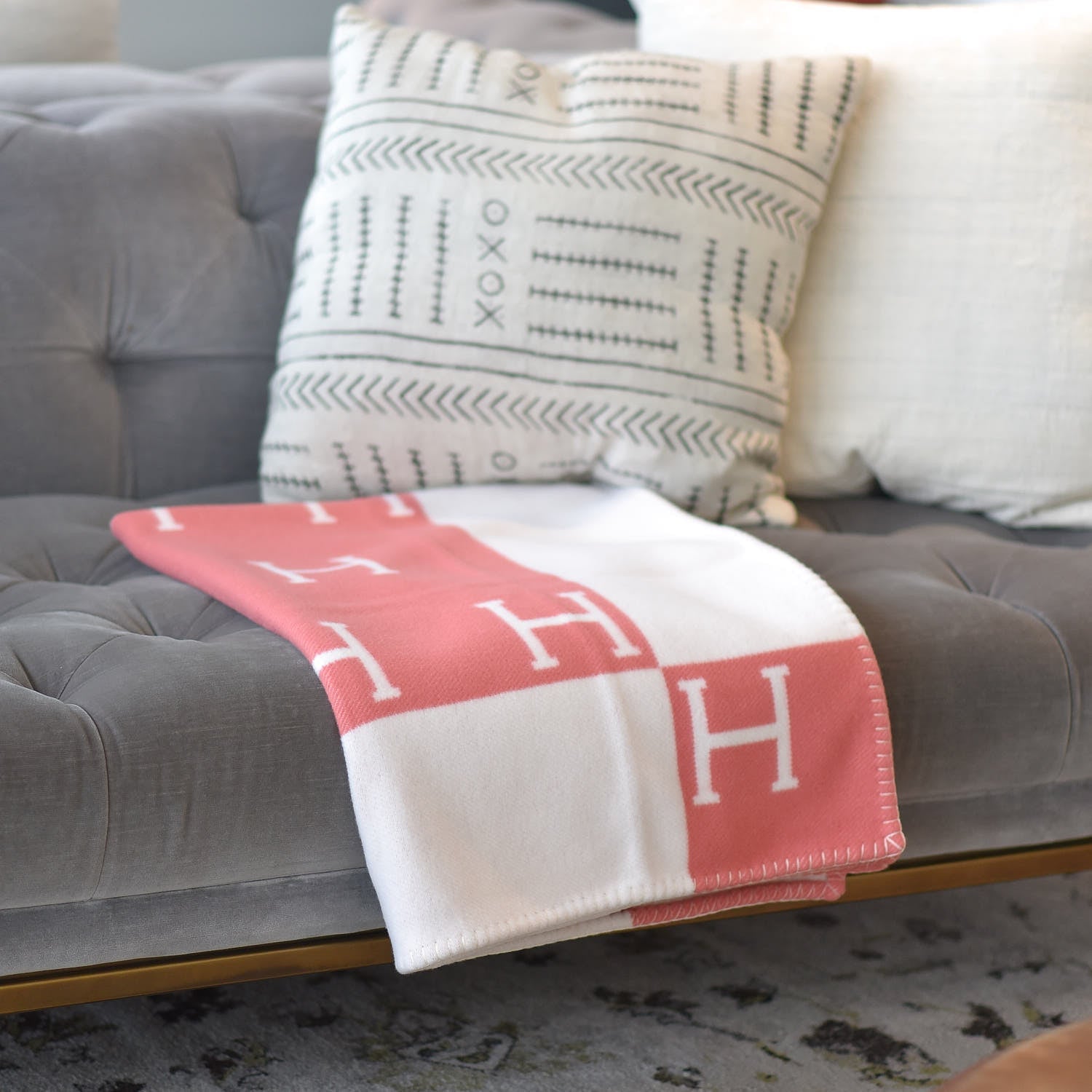 Helvano | Kuschelige Decke für Sofa &amp; Bett in Schwarz