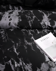 Helvano | 3-teiliges Bettwäsche-Set mit Marmormuster in Schwarz