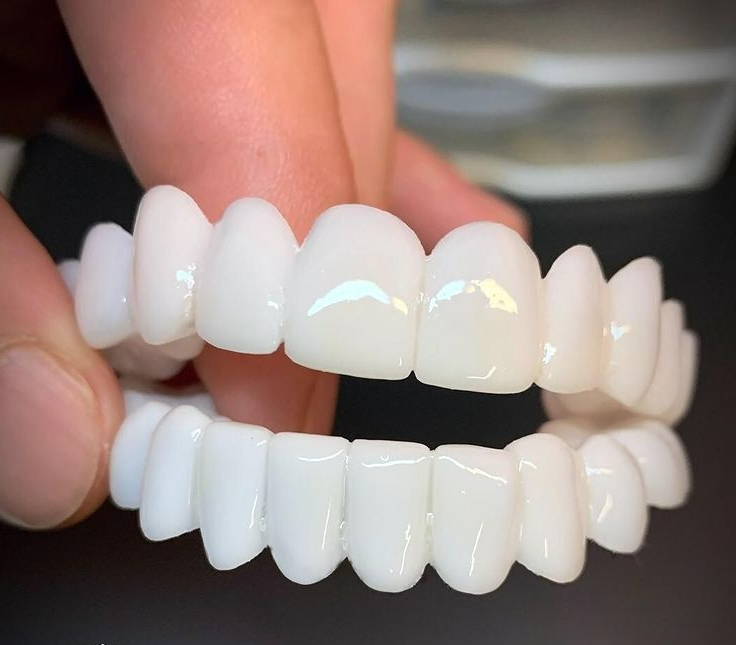 Helvano | Zahnprothese für flexible Zahnabdeckung