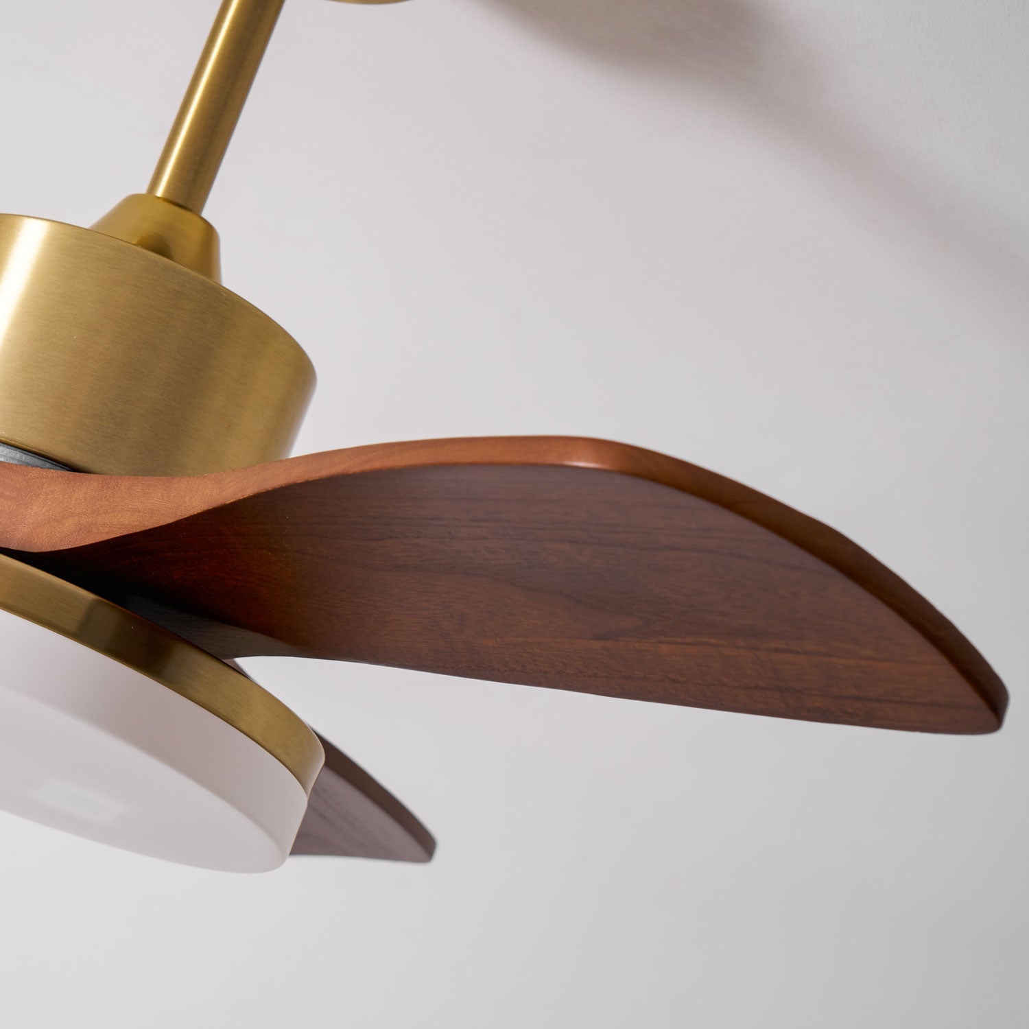 Helvano | Deckenventilator mit Licht und Fernbedienung