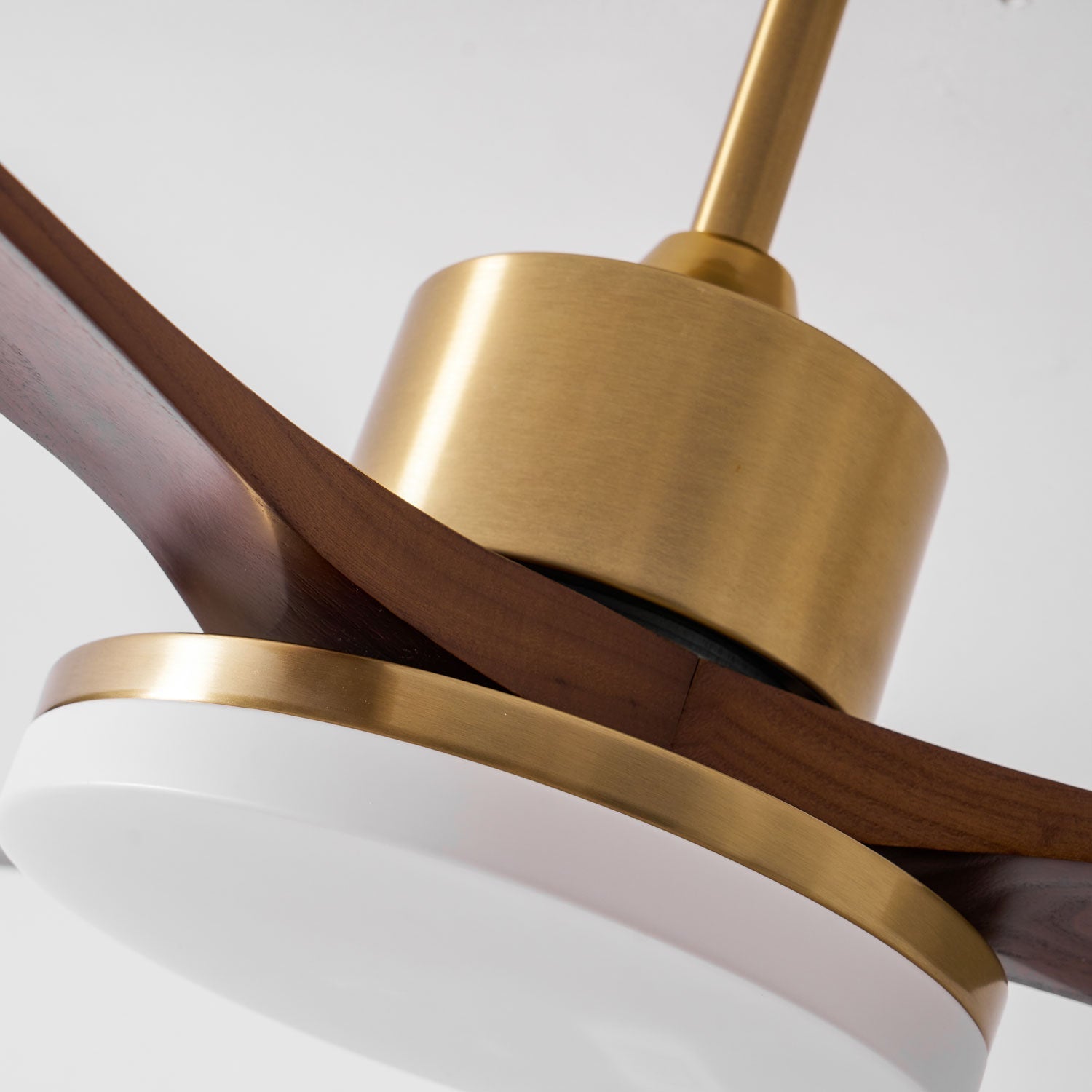 Helvano | Deckenventilator mit Licht und Fernbedienung