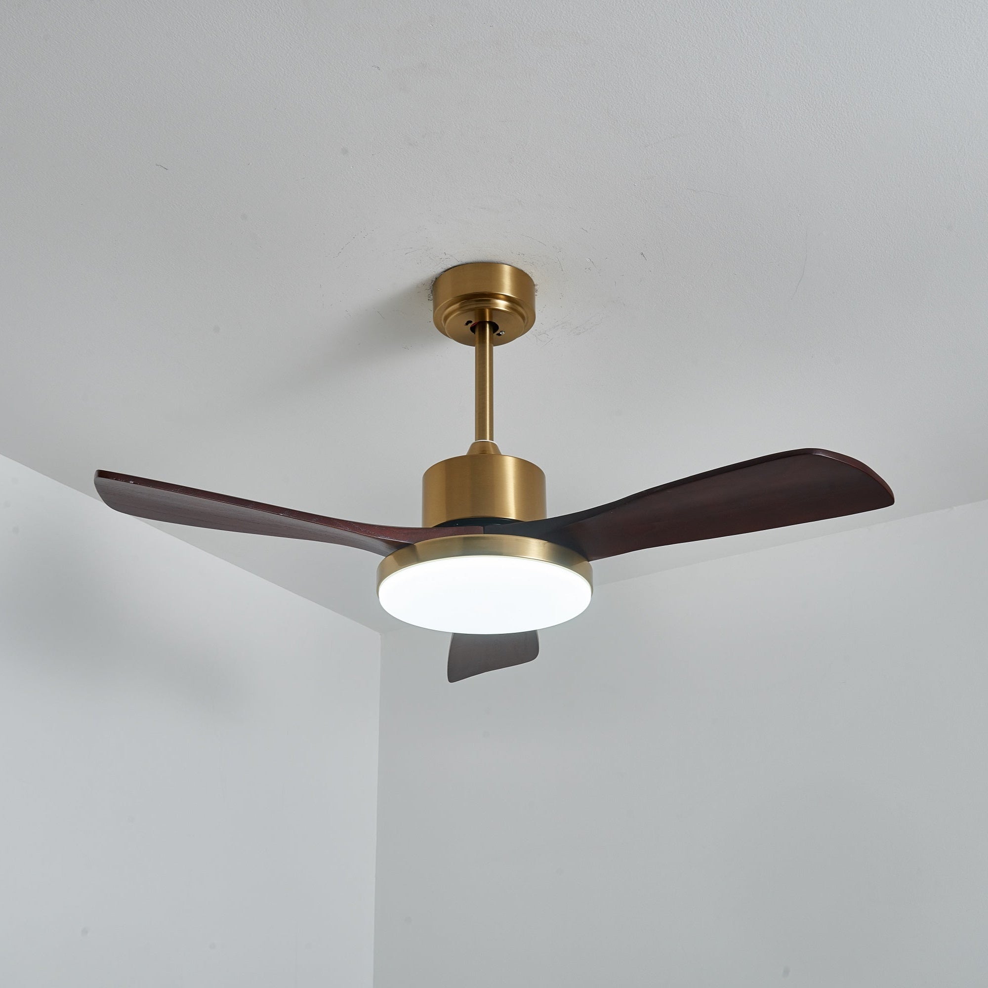 Helvano | Deckenventilator mit Licht und Fernbedienung
