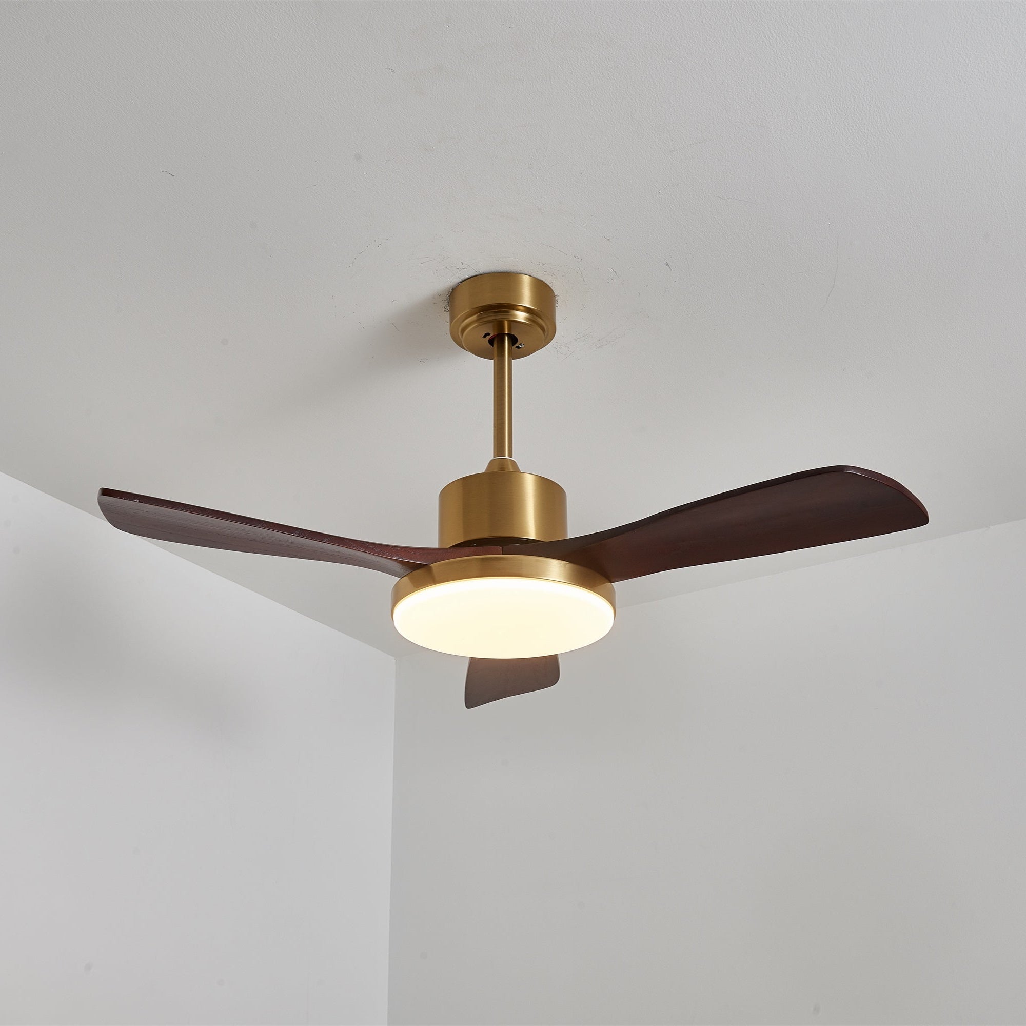 Helvano | Deckenventilator mit Licht und Fernbedienung