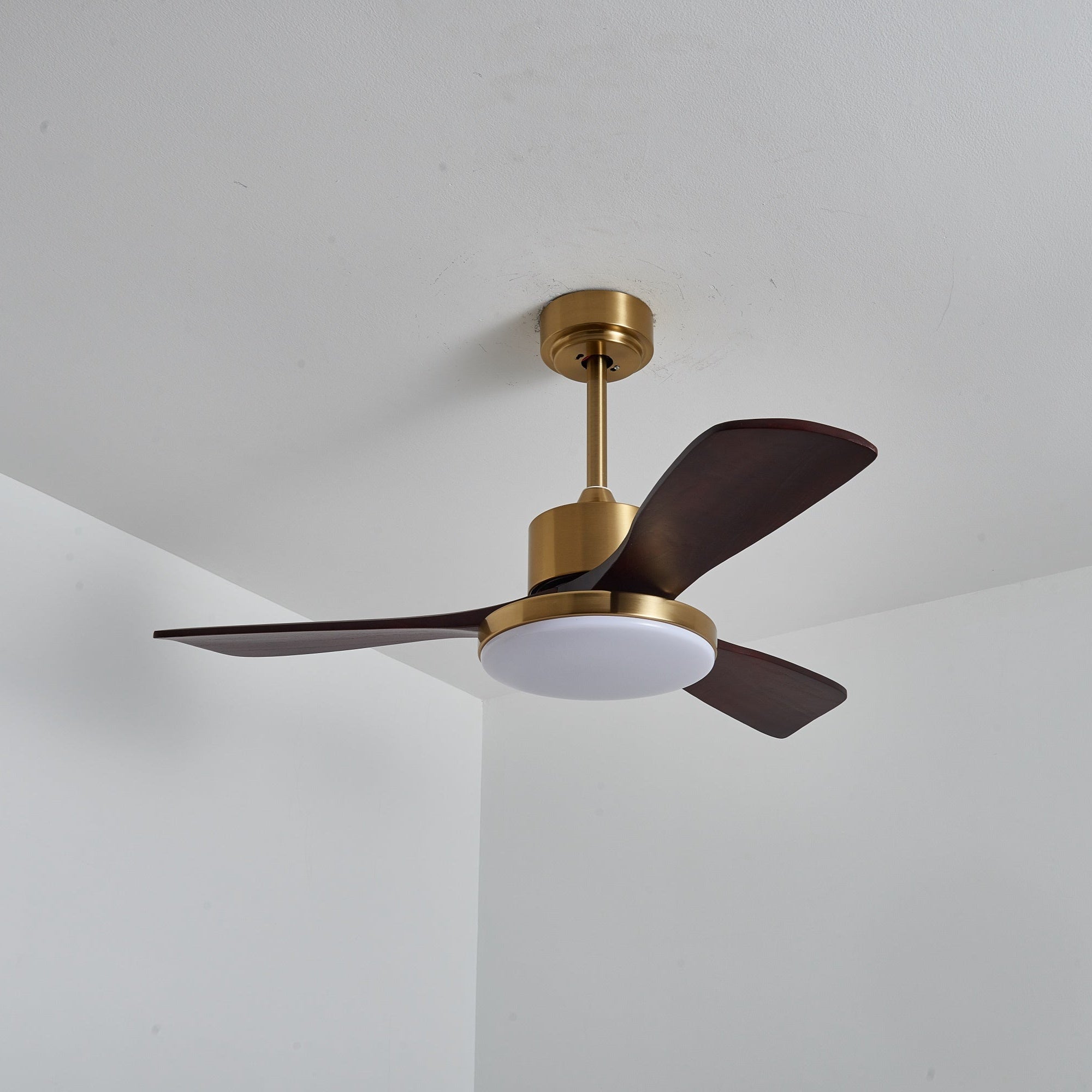 Helvano | Deckenventilator mit Licht und Fernbedienung