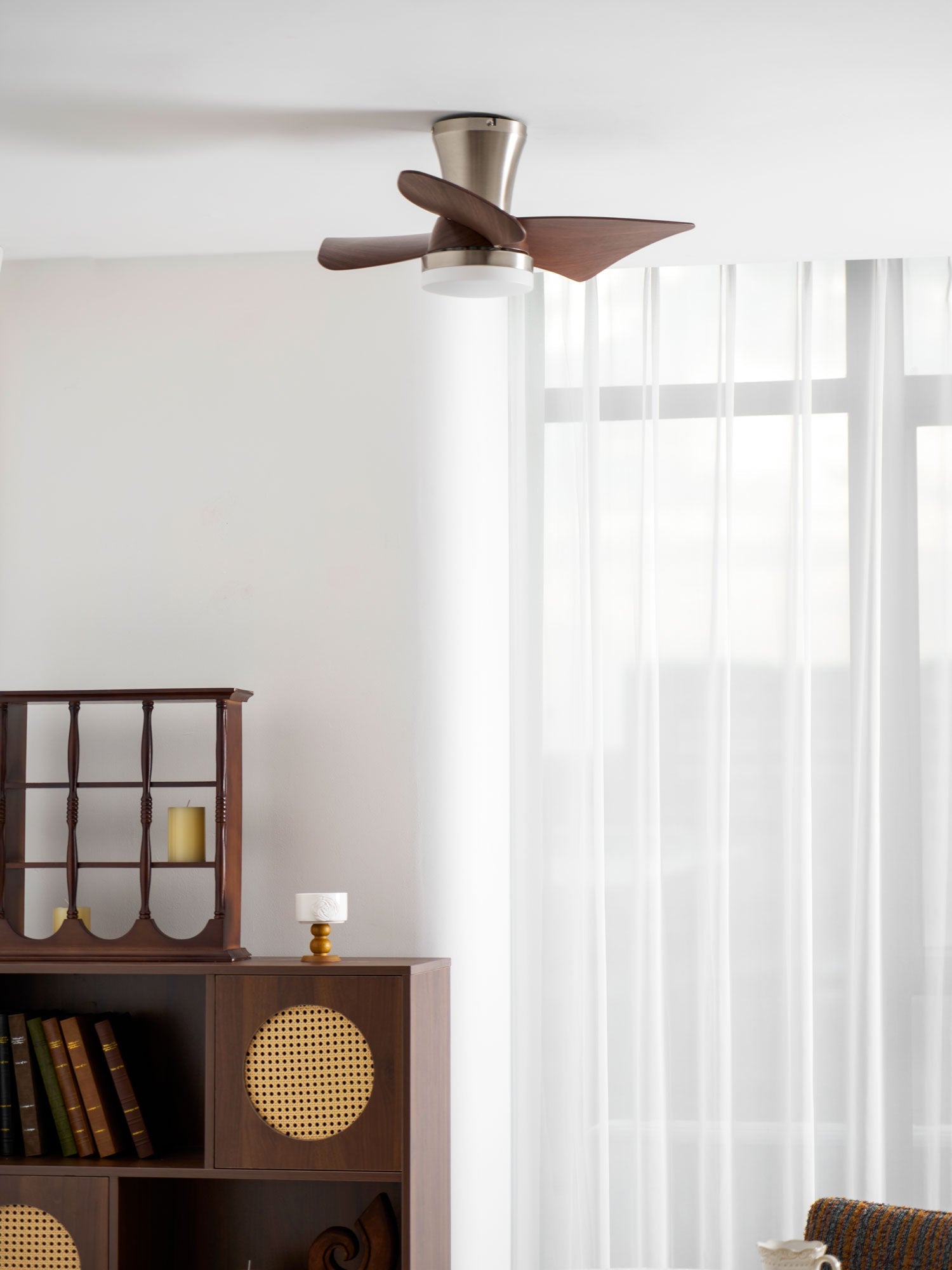 Helvano | Deckenventilator mit Licht und Holzflügeln