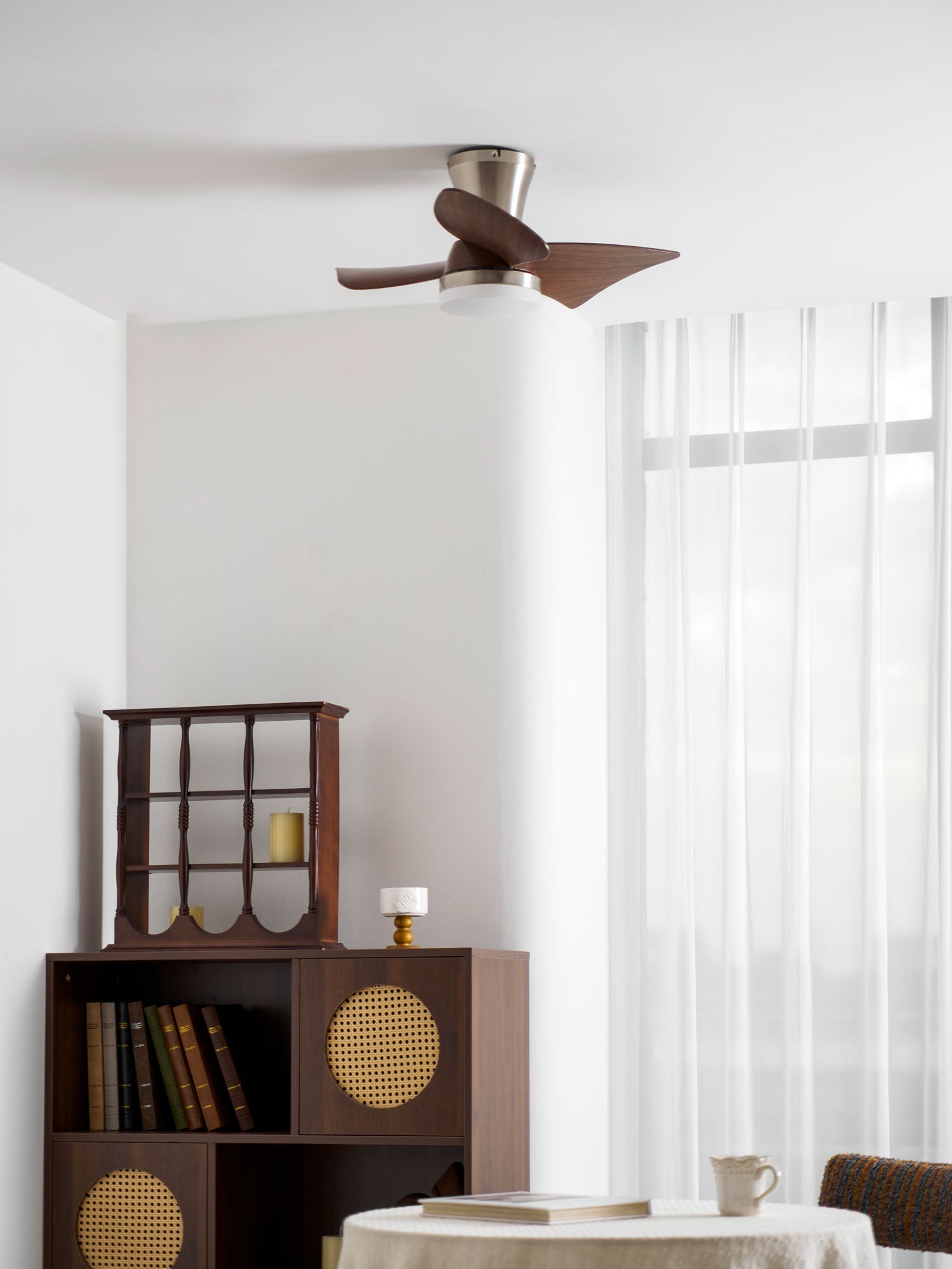 Helvano | Deckenventilator mit Licht und Holzflügeln