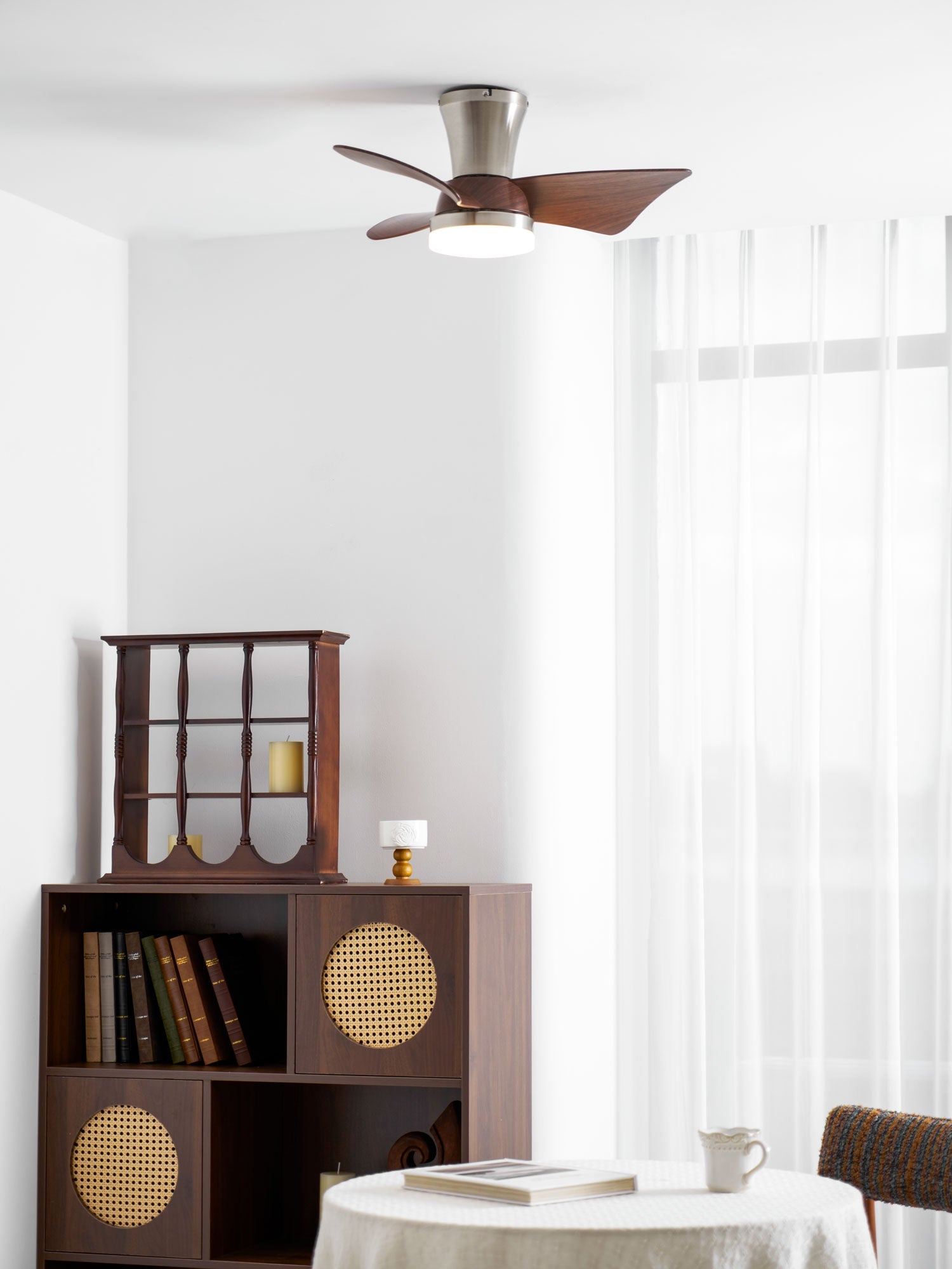 Helvano | Deckenventilator mit Licht und Holzflügeln