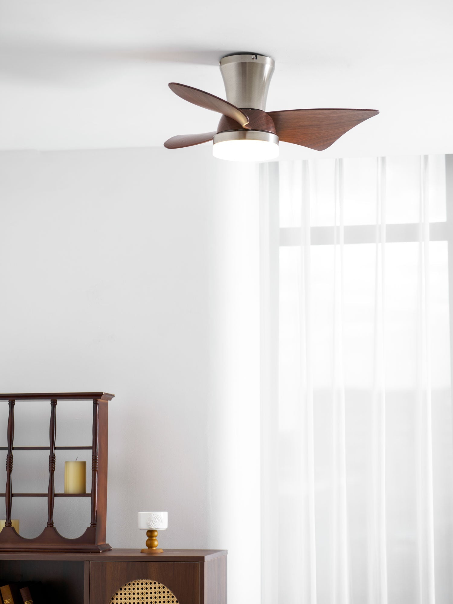 Helvano | Deckenventilator mit Licht und Holzflügeln