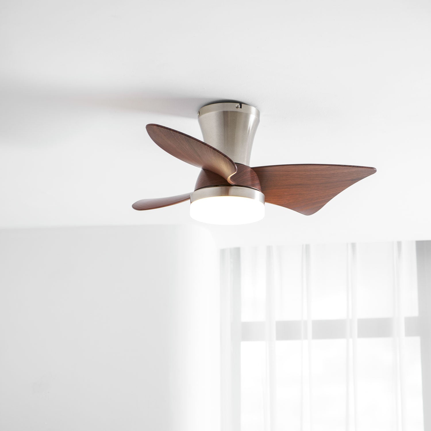 Helvano | Deckenventilator mit Licht und Holzflügeln