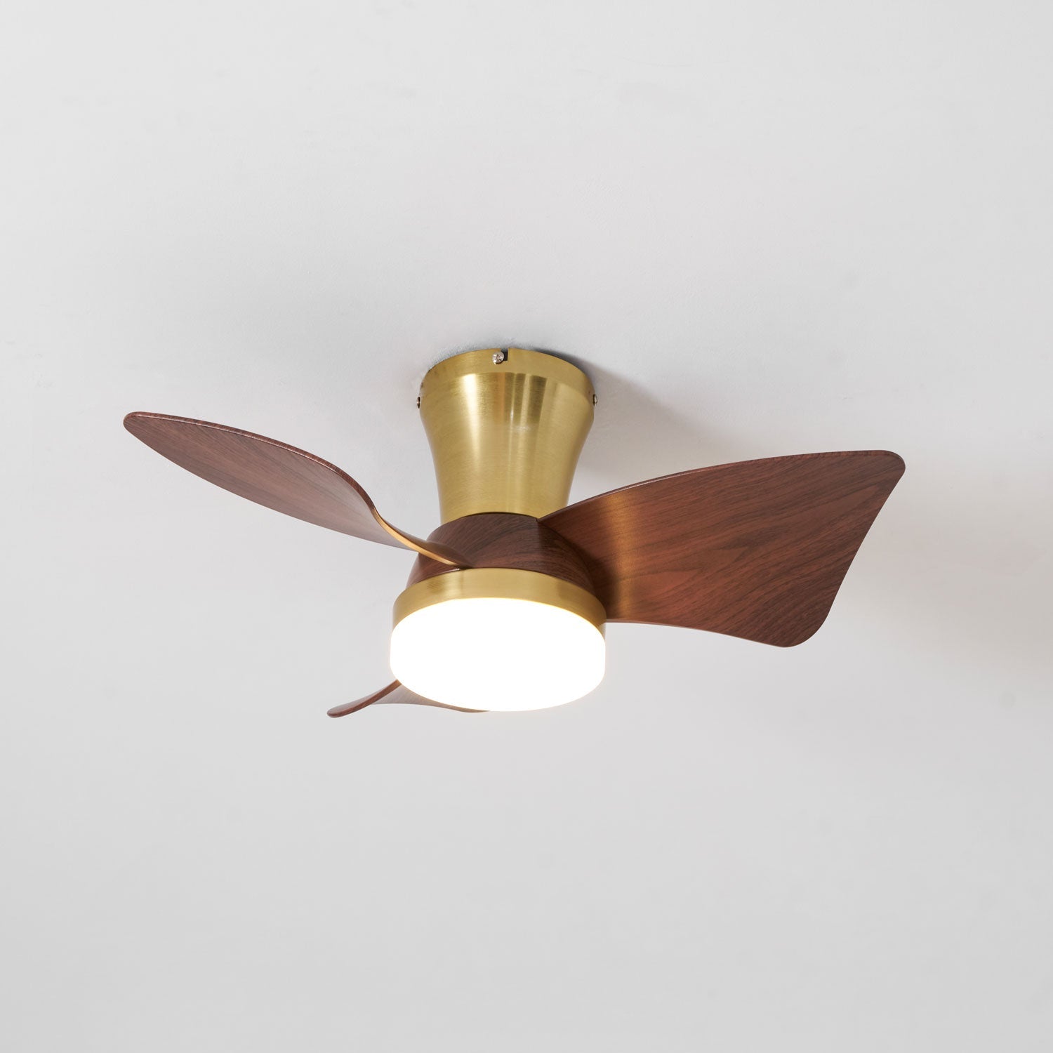 Helvano | Deckenventilator mit Licht und Holzflügeln