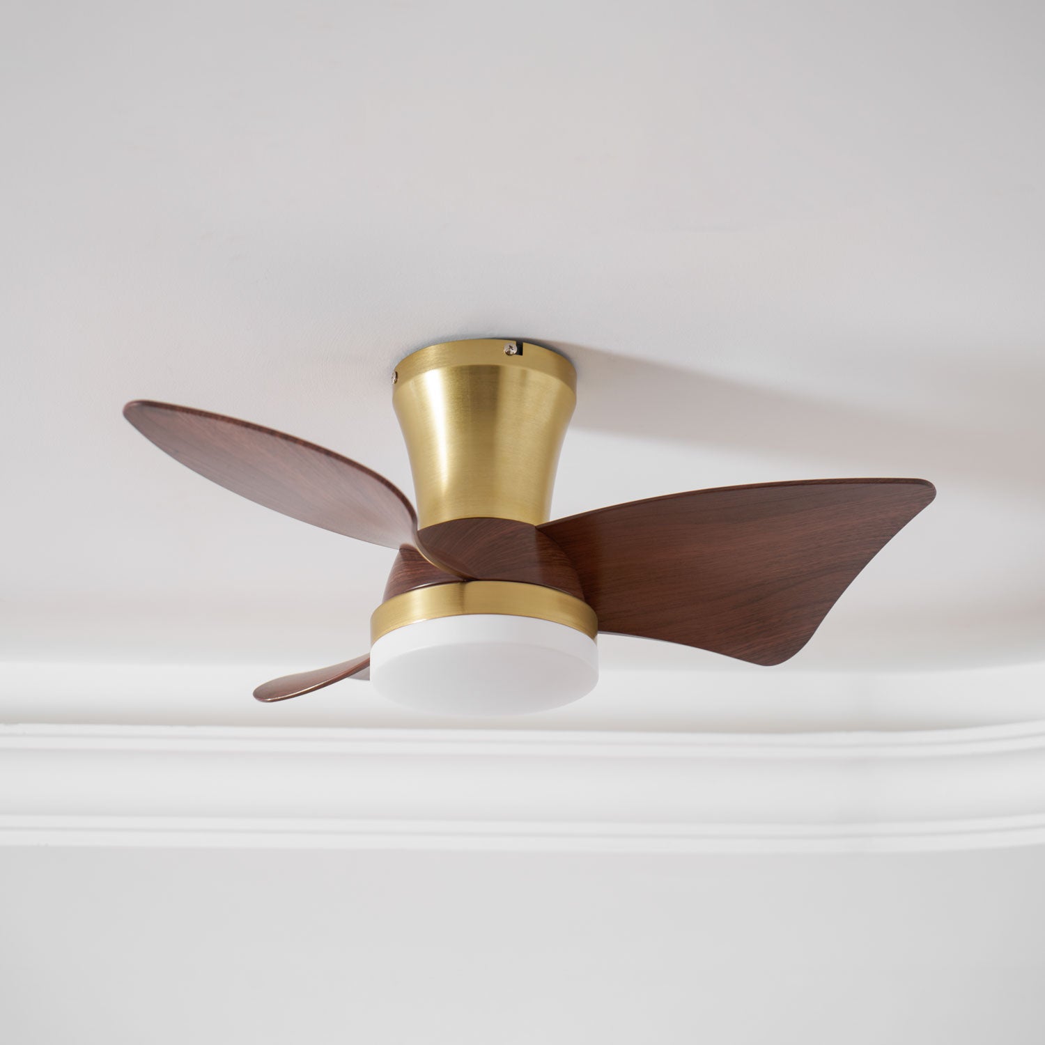 Helvano | Deckenventilator mit Licht und Holzflügeln