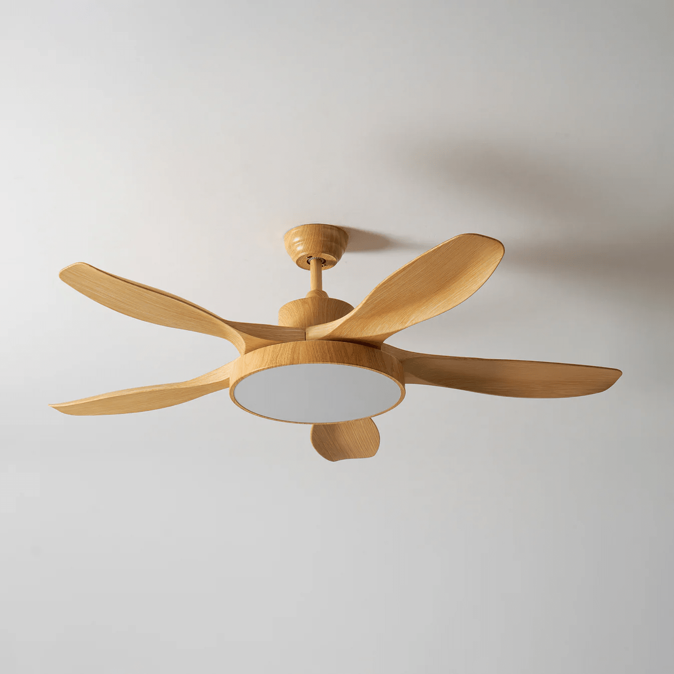 Helvano | Deckenventilator mit Licht in Holzoptik