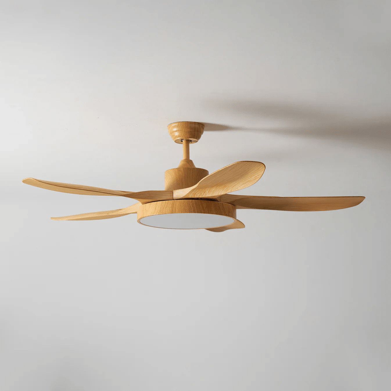 Helvano | Deckenventilator mit Licht in Holzoptik
