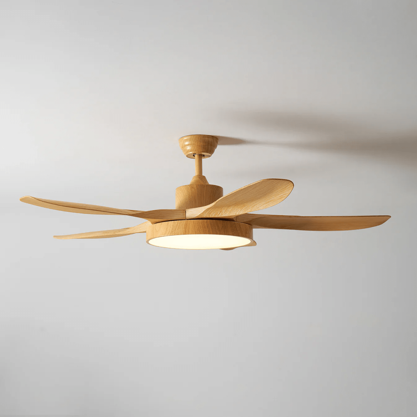 Helvano | Deckenventilator mit Licht in Holzoptik