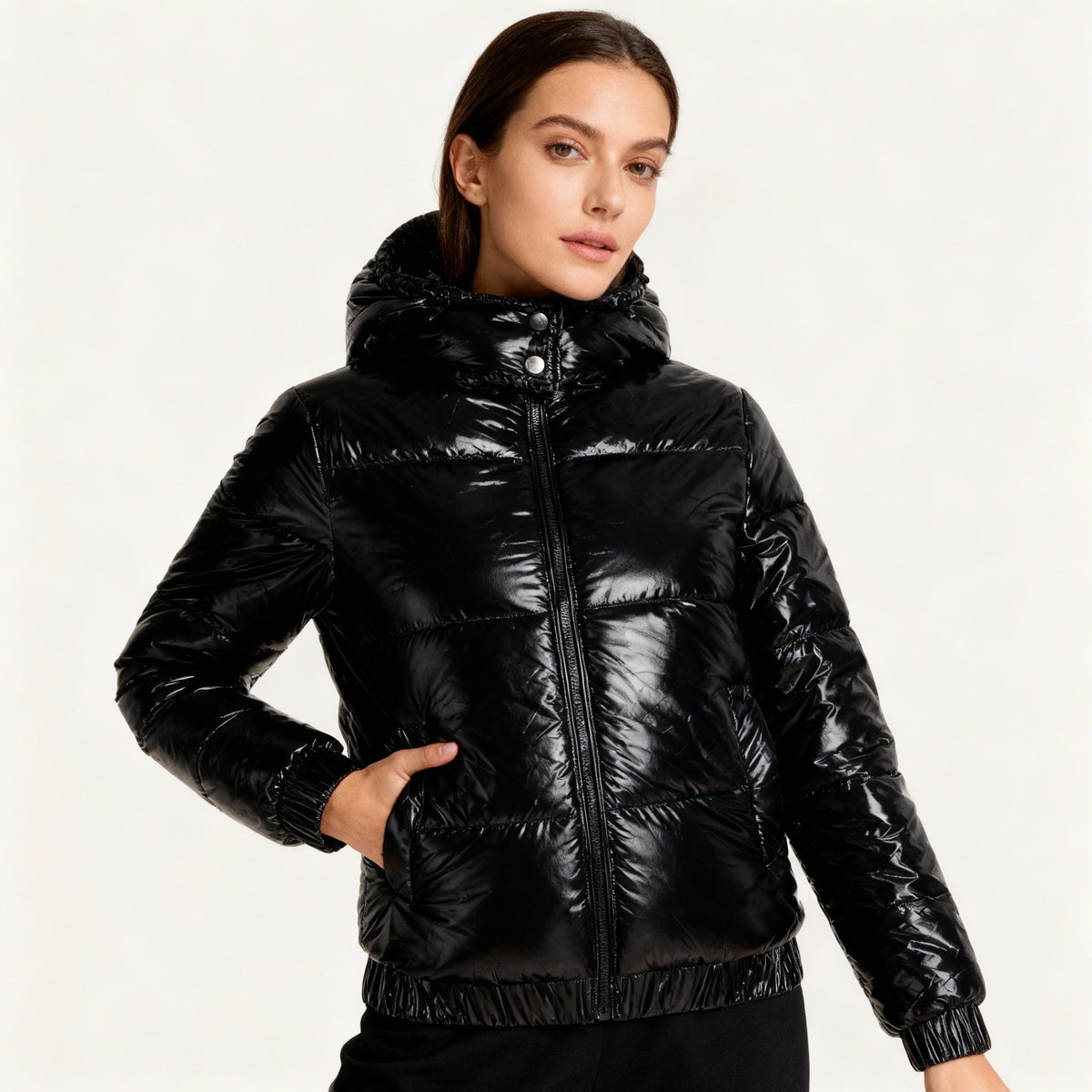Helvano | Glänzende Winterjacke mit Kapuze für Damen