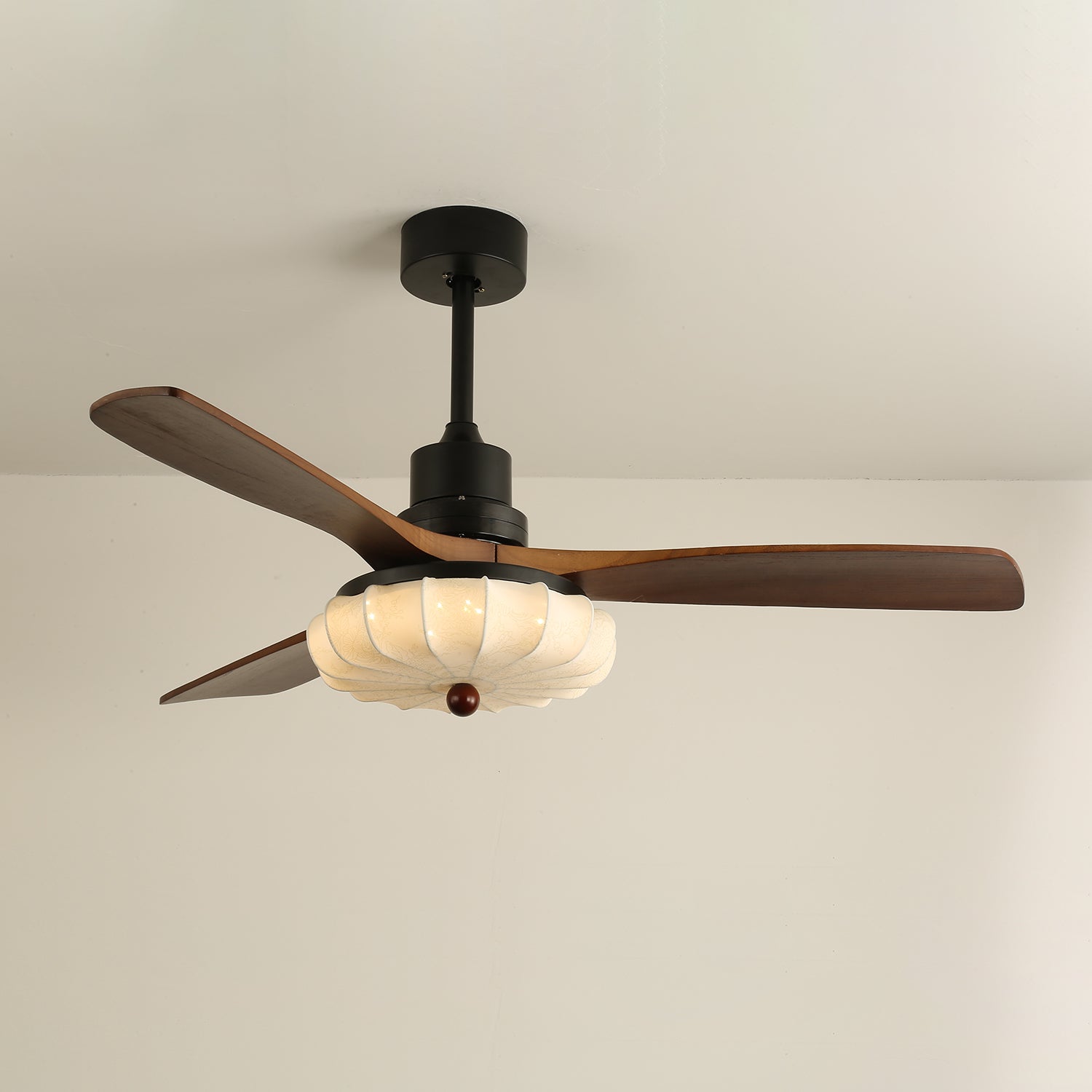 Helvano | Deckenventilator mit Licht und Fernbedienung