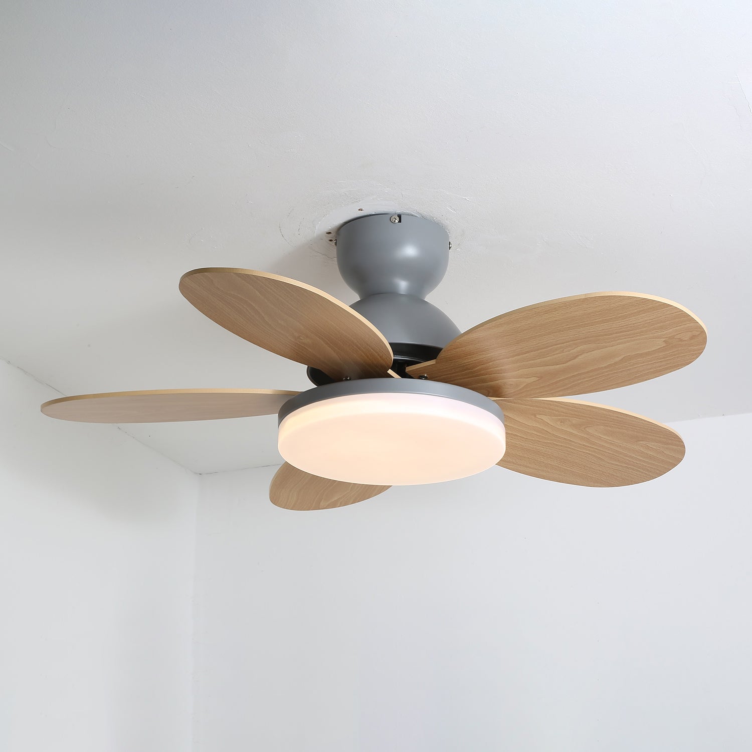 Helvano | Deckenventilator mit Licht und Fernbedienung
