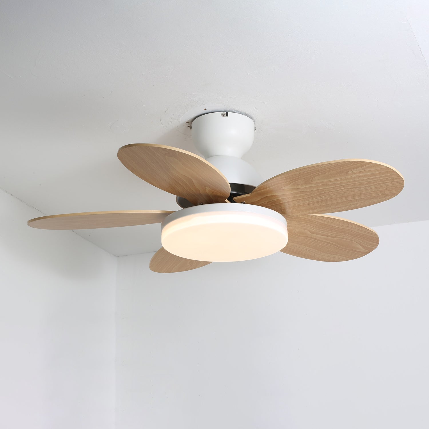 Helvano | Deckenventilator mit Licht und Fernbedienung