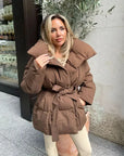 Helvano | Kurze Damenjacke mit Stehkragen und taillierter Taille