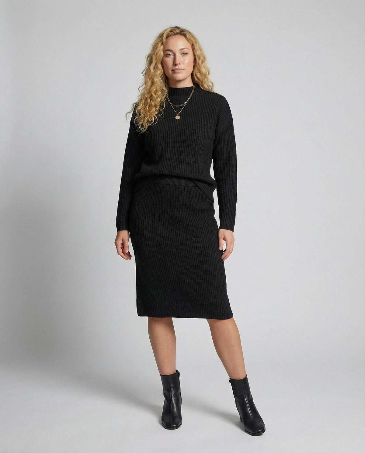 Helvano | Zweiteiliges Strick-Set für Damen – Pullover &amp; Rock