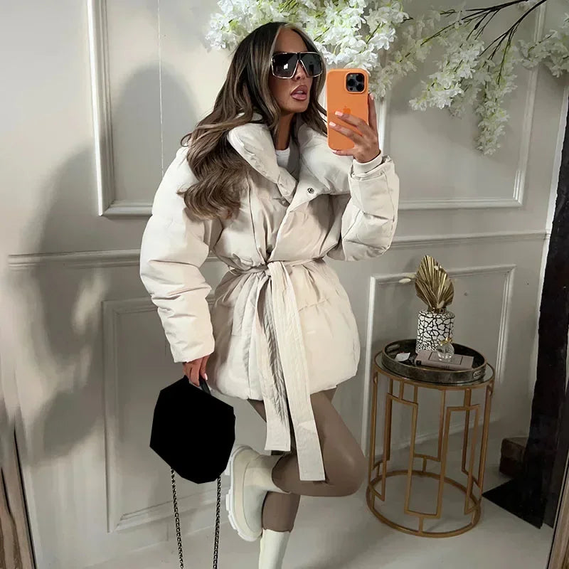 Helvano | Kurze Damenjacke mit Stehkragen und taillierter Taille