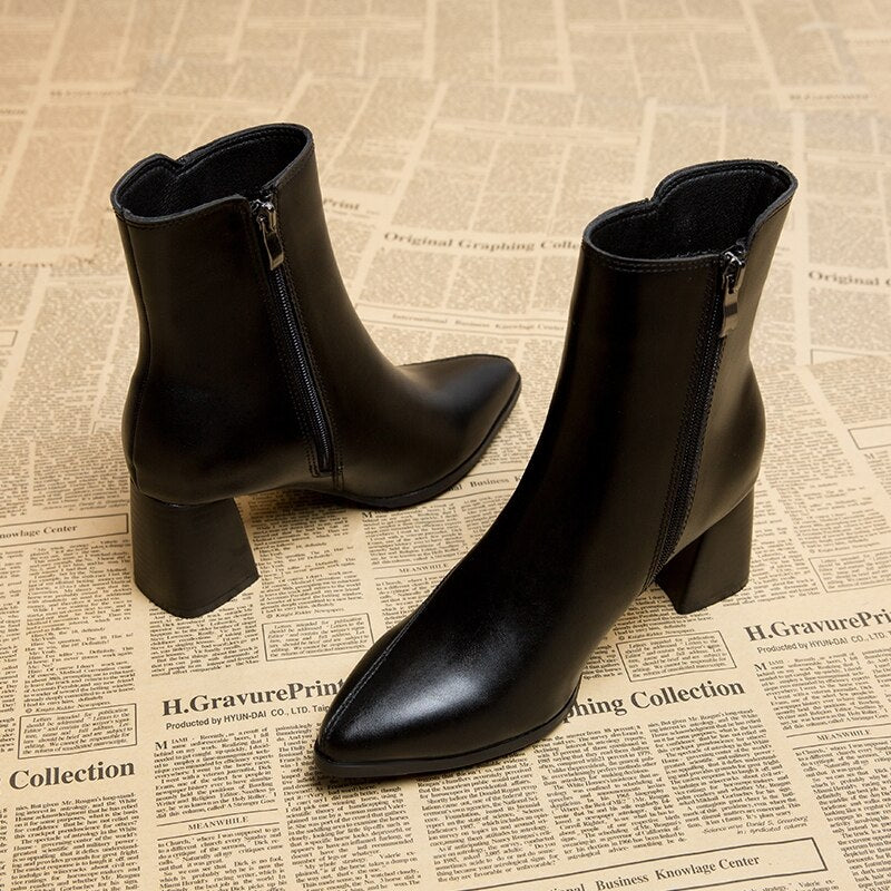 Helvano | Schlanke Stiefeletten für Damen