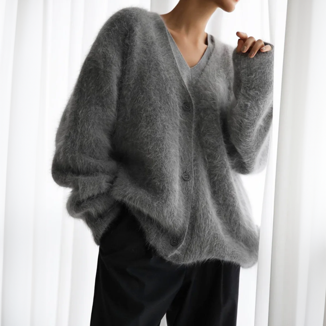 Helvano | Flauschige Damen-Strickjacke mit V-Ausschnitt