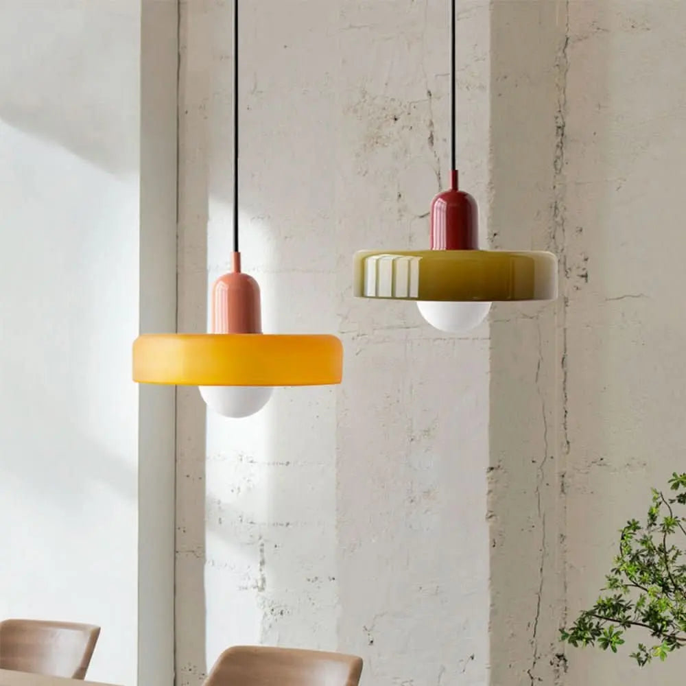 Helvano | Bauhaus Pendelleuchte aus farbigem Glas