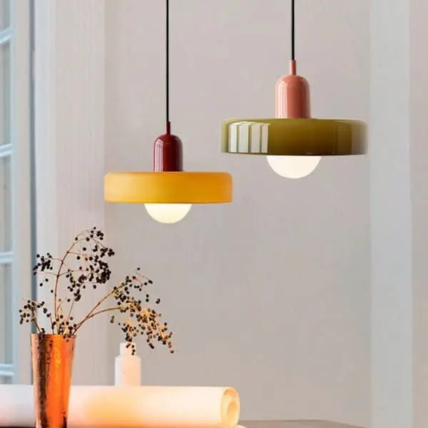 Helvano | Bauhaus Pendelleuchte aus farbigem Glas