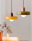 Helvano | Bauhaus Pendelleuchte aus farbigem Glas
